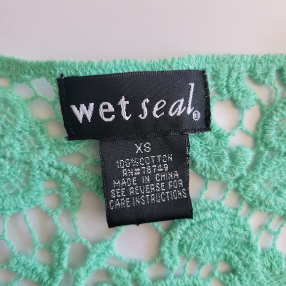Wet Seal Women's Teal Lace Crochet Crop Top. - Picture 5 of 7